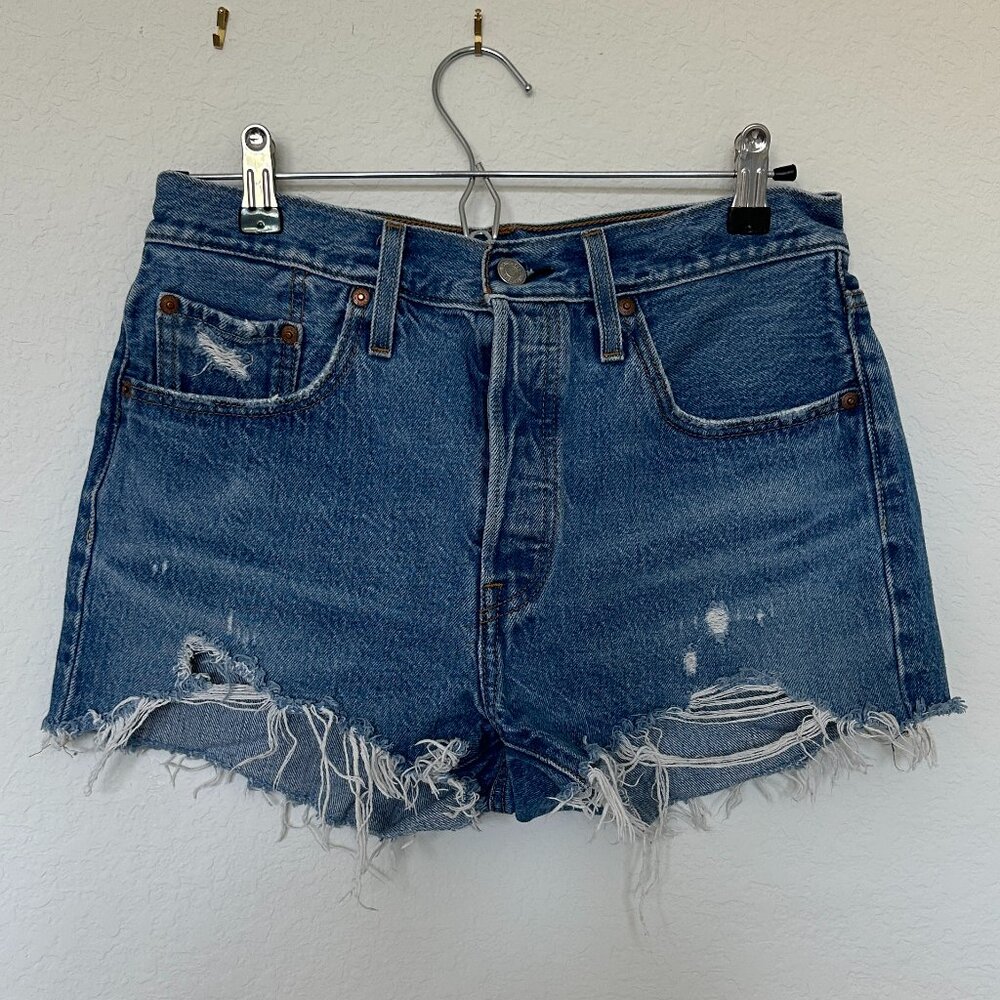 Levi's 501® ORIGINAL FIT HIGH RISE WOMEN'S DENIN SHORTS - SIZE 28 - MEDIUM WASH